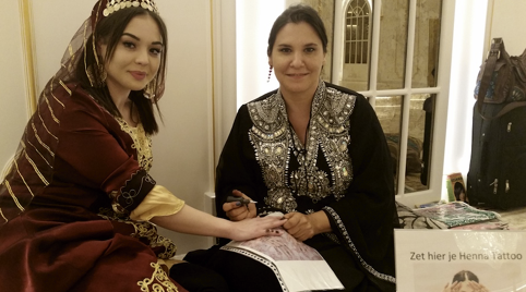 Slangenbezweerder Henna hoek met Henna Tatoeages