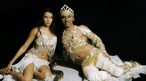 Slangenbezweerder voor feesten